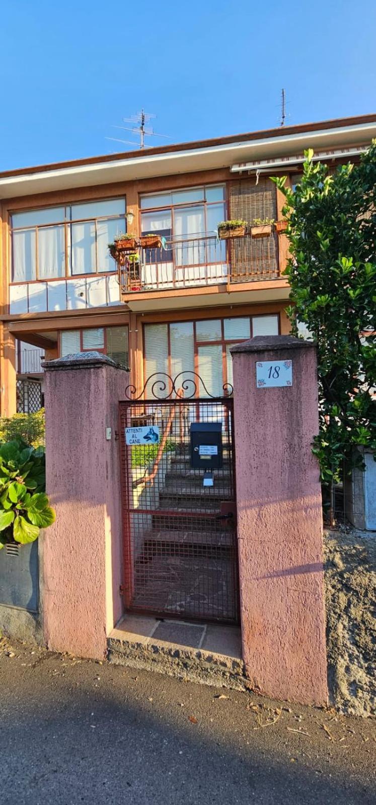 La Casetta Di Anna Laveno Bagian luar foto